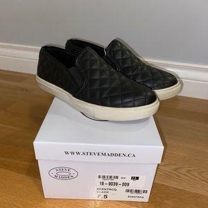 Steve Madden Ecentrcq Black Slip - ons